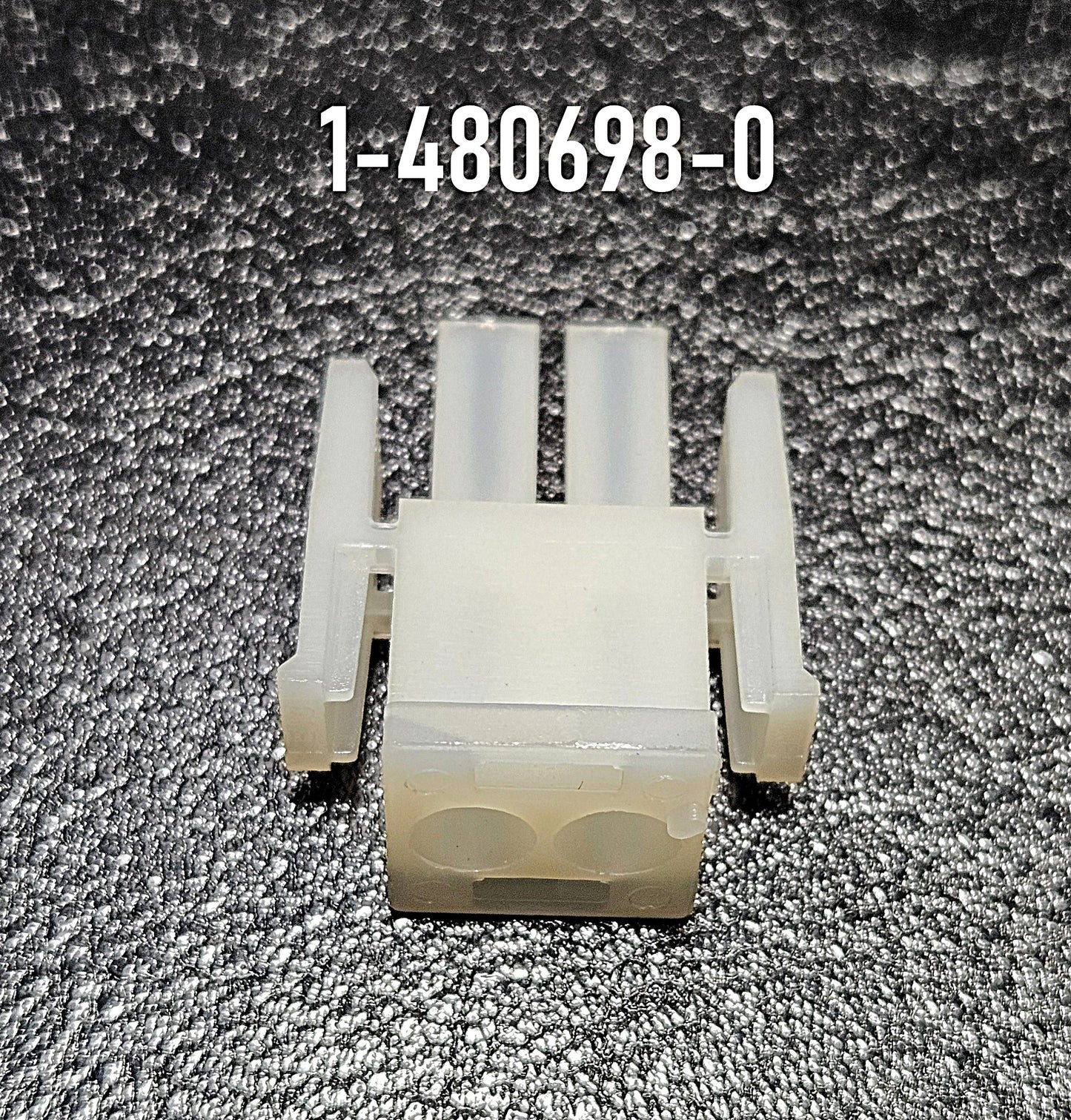 WHITE CONNECTOR MALE 2 PIN