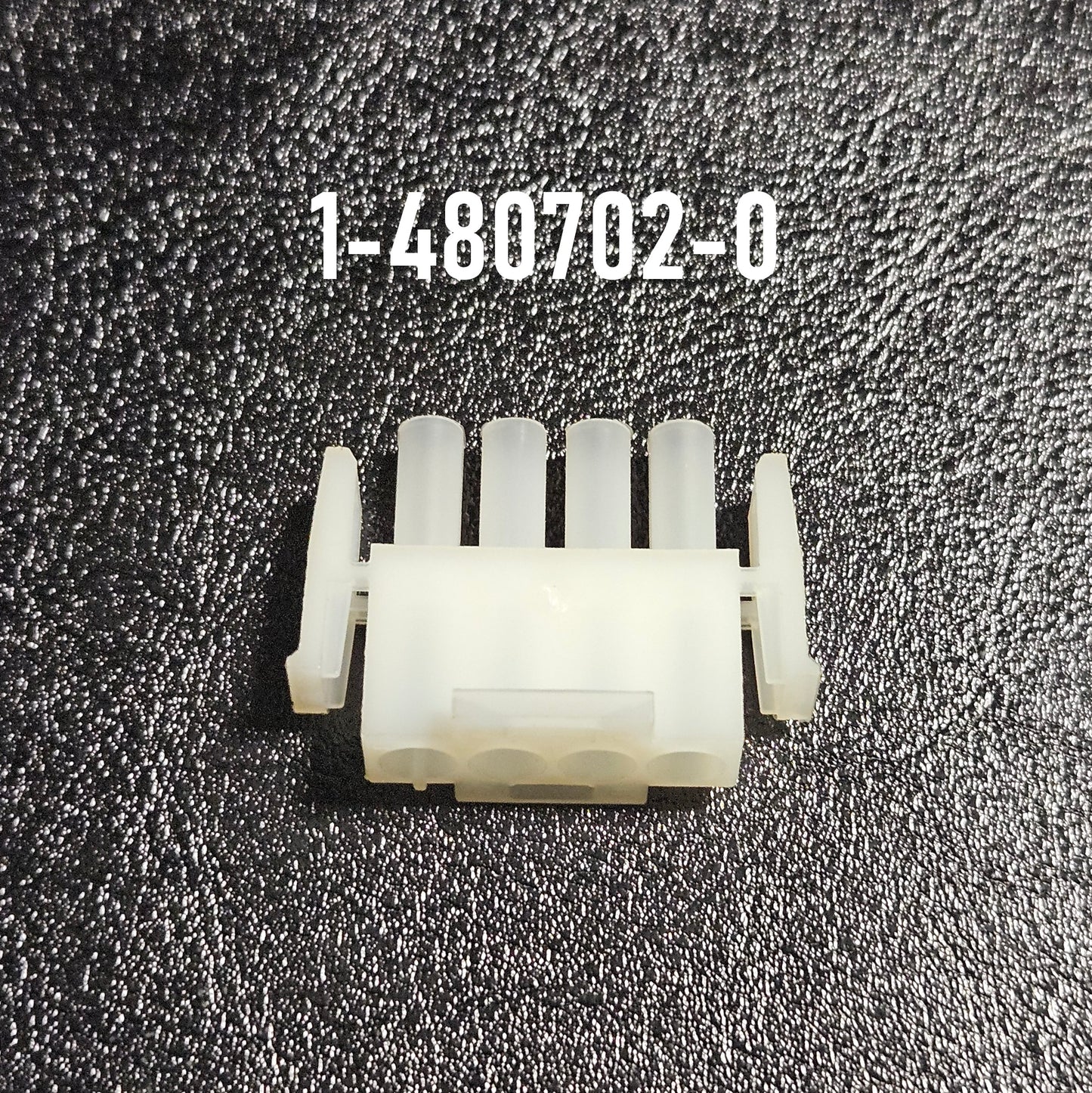 WHITE CONNECTOR MALE 4 PIN