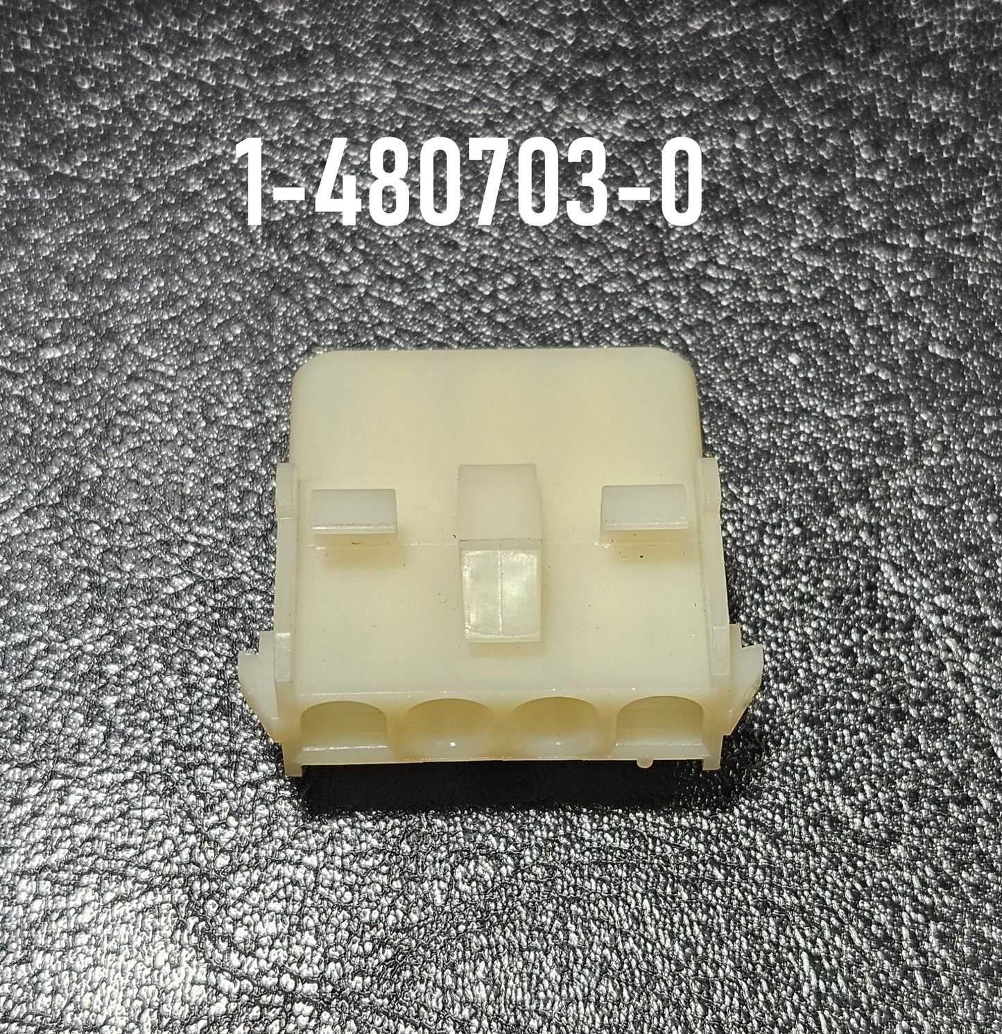 WHITE CONNECTOR FEMALE 4 PIN
